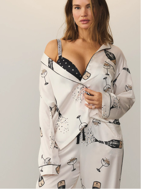 Сатинова піжама Victoria's Secret Signature Satin Long Pajama Set - колір Coconut White Champagne Bottles