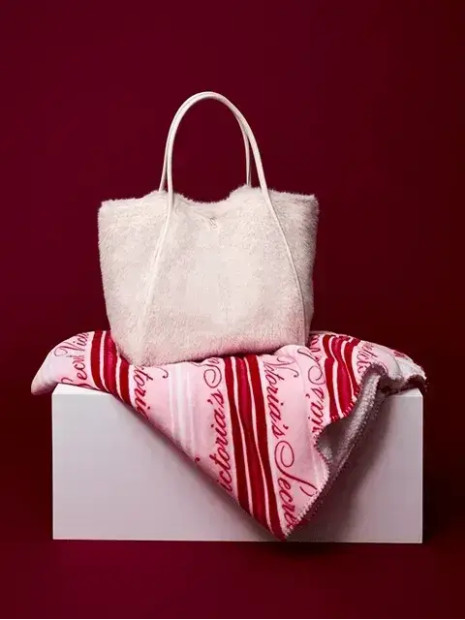 Хутряна сумка Victoria's Secret Faux-Fur Tote Bag