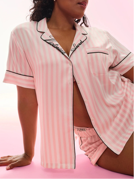 Сатинова піжама Victoria's Secret Signature Satin Short Pajama Set - колір Embroidered Collar | Print Сатинова піжама Victoria's Secret Signature Satin Short Pajama Set - колір Embroidered Collar | Print
