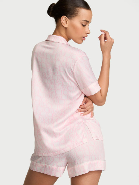 Сатинова піжама Victoria's Secret Signature Satin Short Pajama Set - колір Signature Satin | Coconut White/Pink Logos Сатинова піжама Victoria's Secret Signature Satin Short Pajama Set - колір Signature Satin | Coconut White/Pink Logos